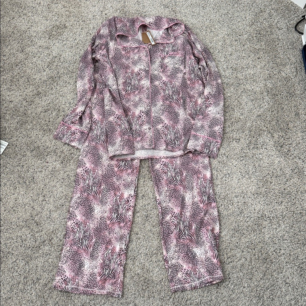 NWT Skims Pink and White Pajamas set size small